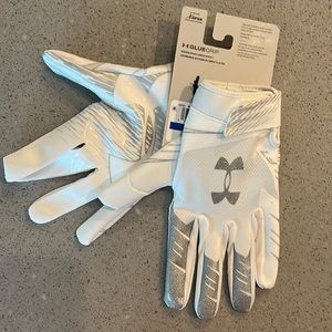 Mens XL Under Armour F7 football gloves. Brand new. Never worn. Glue grip.